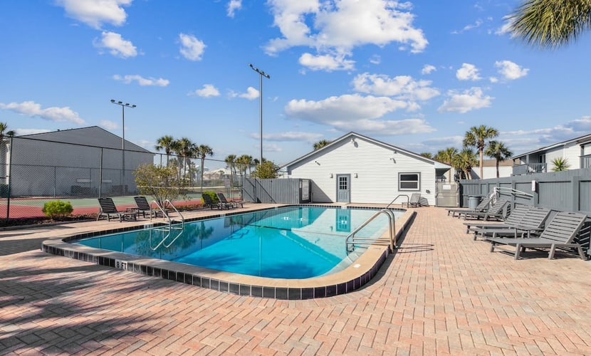 3BR Condo • Pool • Walk to Beach • Sleeps 6