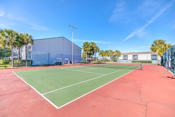 3BR Condo • Pool • Walk to Beach • Sleeps 6