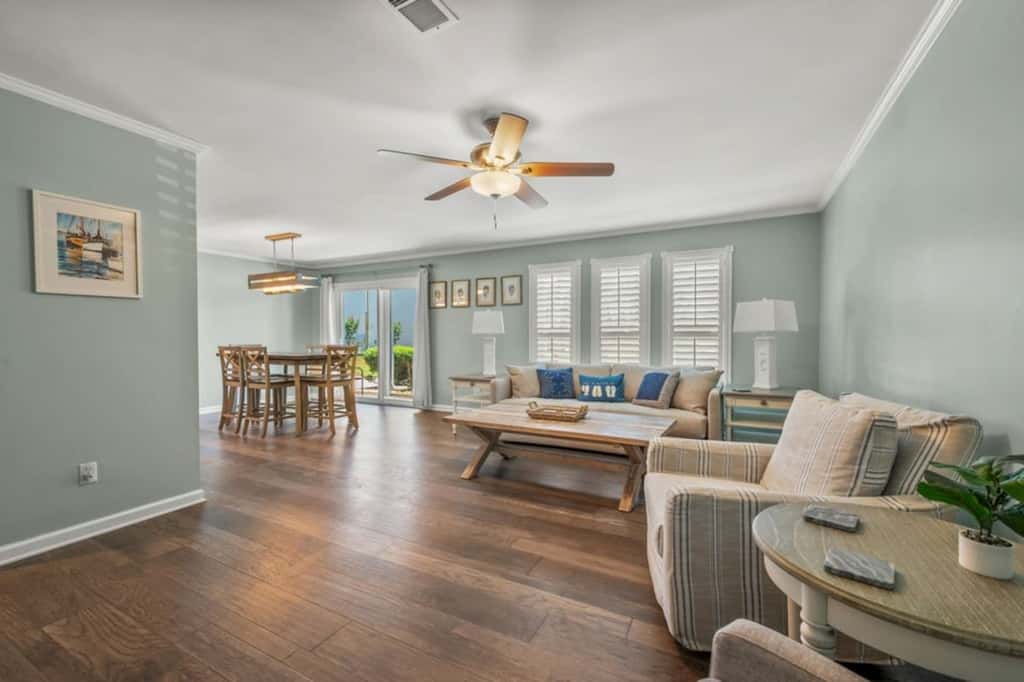 Paradise Walk · 3BR Condo • Pool • Walk to Beach • Sleeps 6