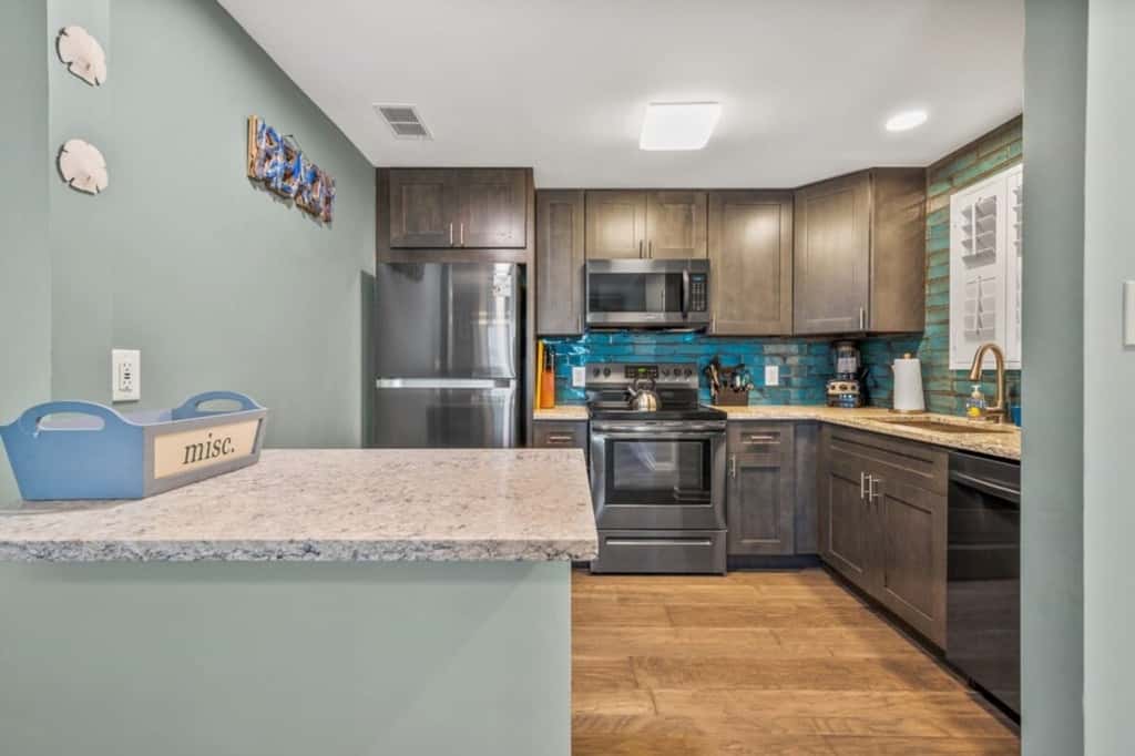 Paradise Walk · 3BR Condo • Pool • Walk to Beach • Sleeps 6
