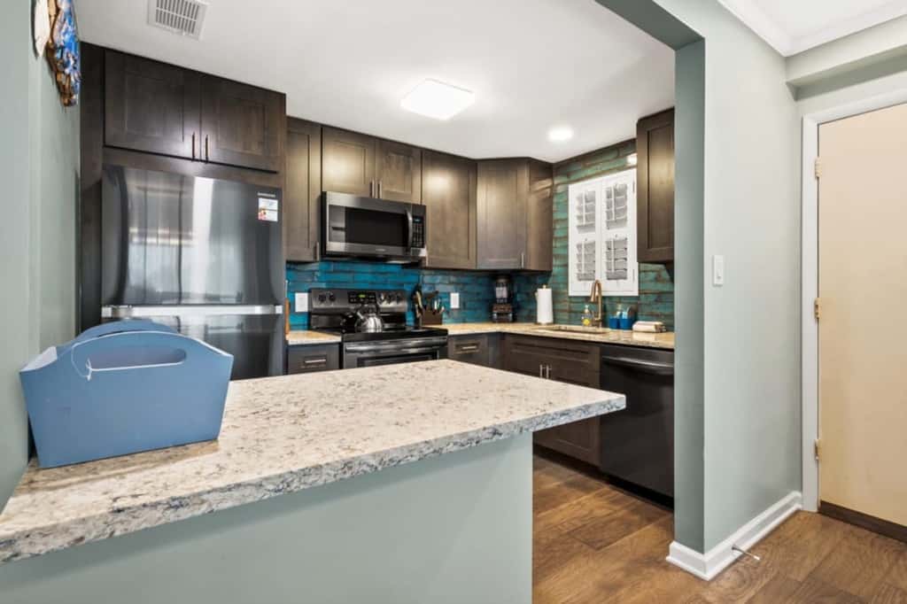 Paradise Walk · 3BR Condo • Pool • Walk to Beach • Sleeps 6