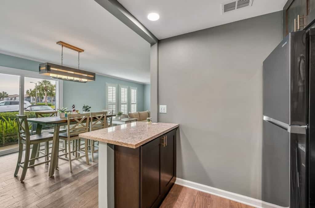 Paradise Walk · 3BR Condo • Pool • Walk to Beach • Sleeps 6