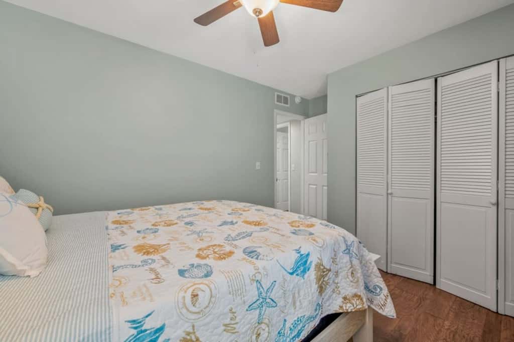 Paradise Walk · 3BR Condo • Pool • Walk to Beach • Sleeps 6