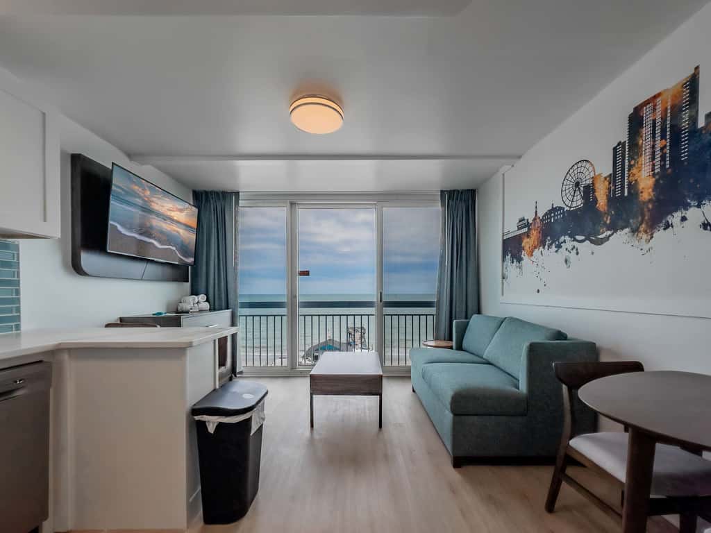 Stunning Oceanfront 1 Bedroom Condo Yachtsman 1006