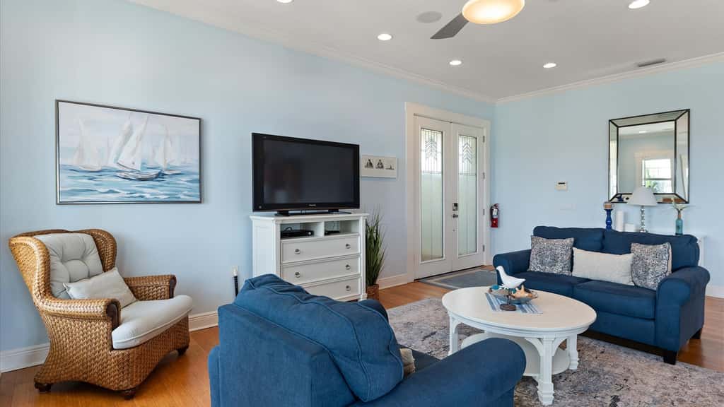 3rd Floor OceanView Condo Steps to Beach - Shared Pool & Putting Green - On-Site Parking