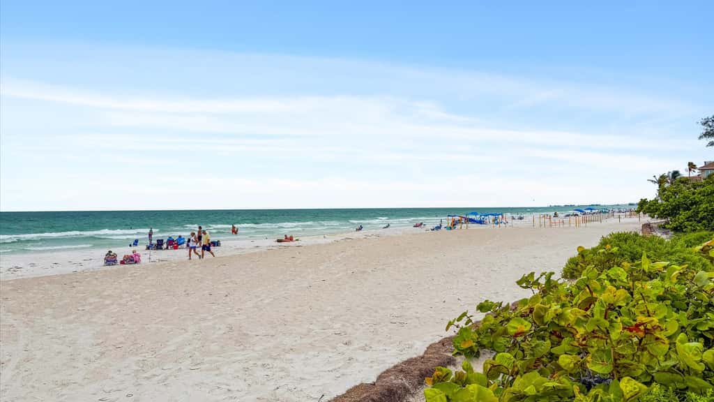 3rd Floor OceanView Condo Steps to Beach - Shared Pool & Putting Green - On-Site Parking