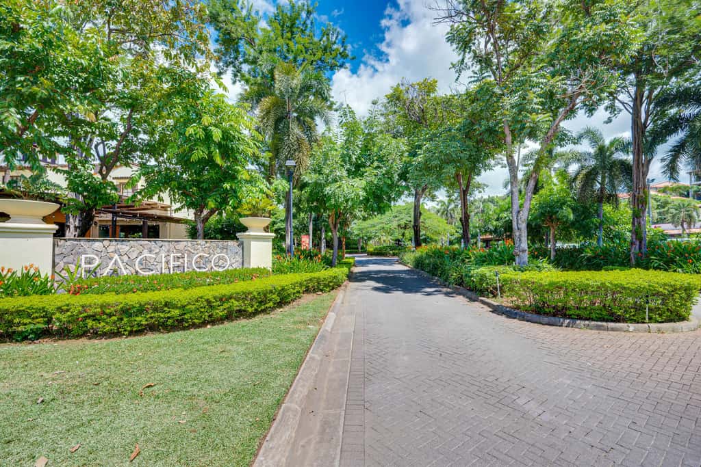 Pacifico Townhome w/ 4 Resort Pools & Beach Club!