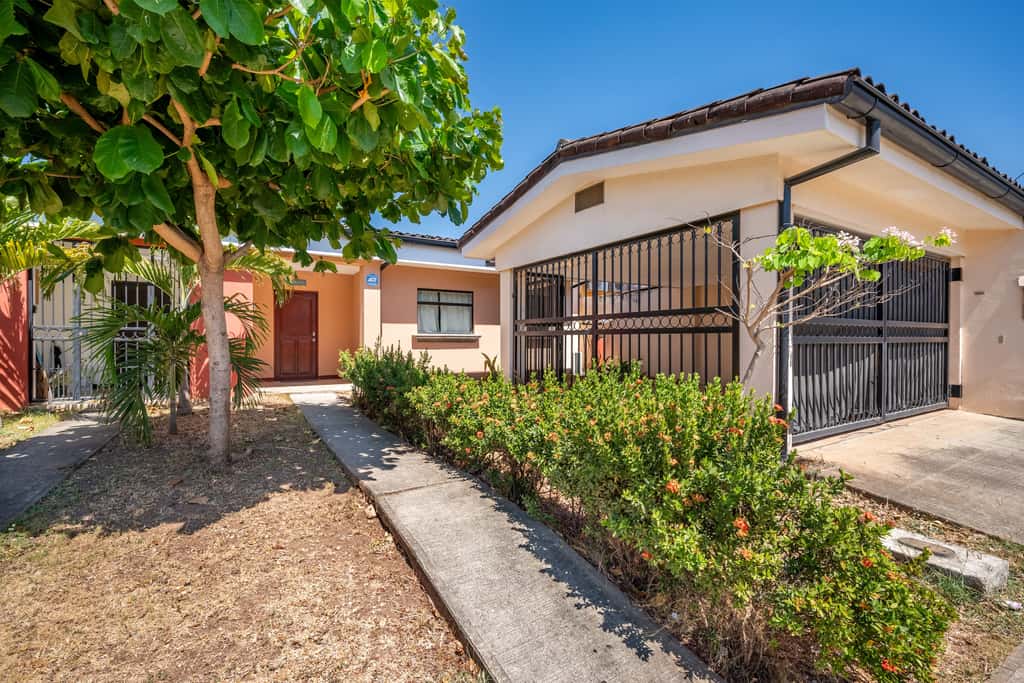 3 Mi to Tamarindo & Beach: Cozy 2BR Home