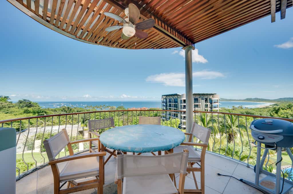 Walk to the Beach & Town! Tamarindo Condo