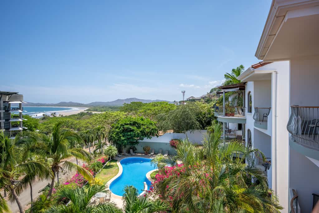 Walk to the Beach & Town! Tamarindo Condo