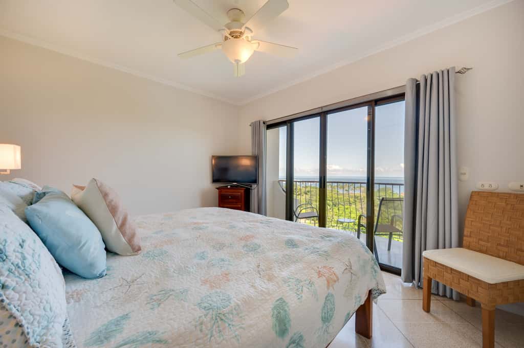 Walk to the Beach & Town! Tamarindo Condo
