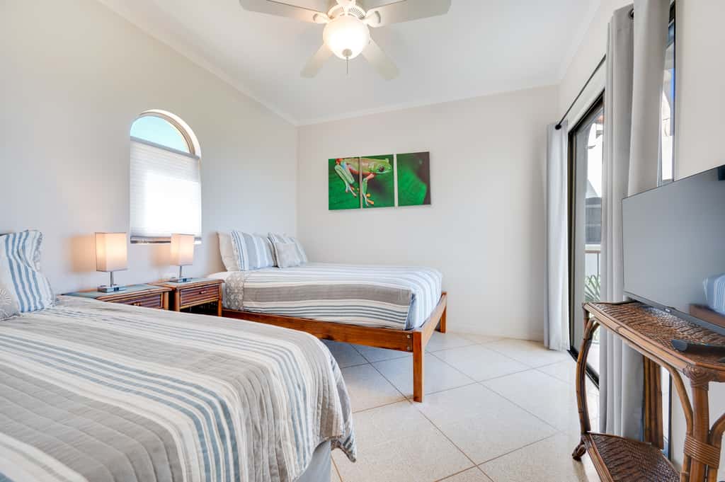 Walk to the Beach & Town! Tamarindo Condo