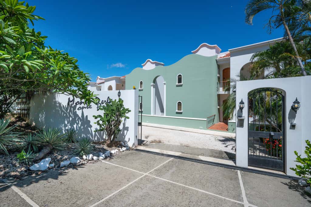 Walk to the Beach & Town! Tamarindo Condo