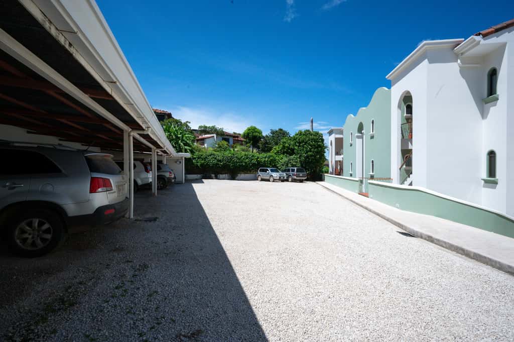 Walk to the Beach & Town! Tamarindo Condo
