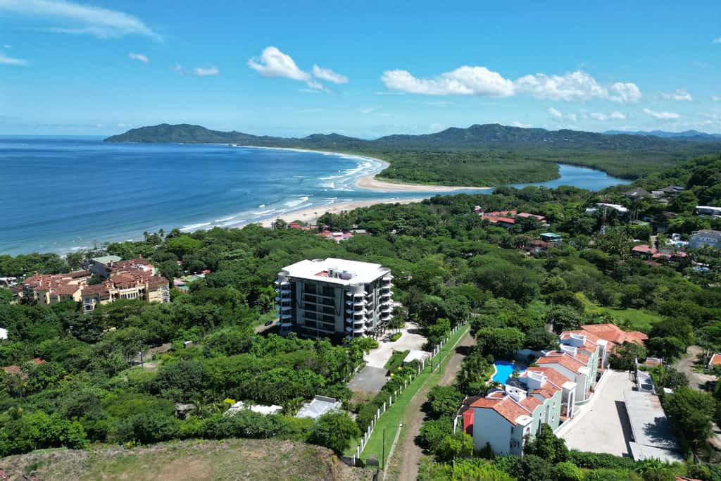 Walk to the Beach & Town! Tamarindo Condo