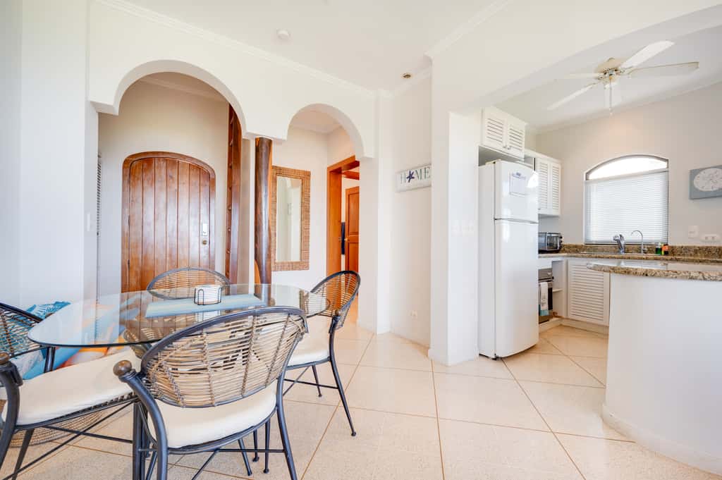 Walk to the Beach & Town! Tamarindo Condo