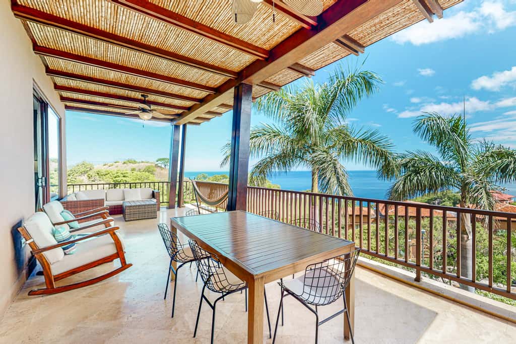 Ocotal Hilltop Condo: Ocean Views, Pool Access