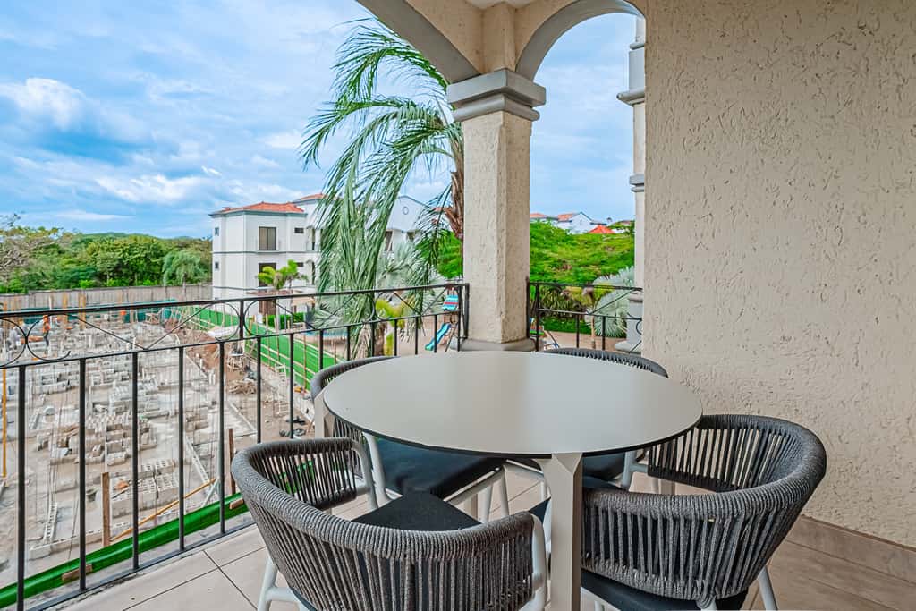 3 Mi to Beach: Modern Santa Cruz 2BR Condo