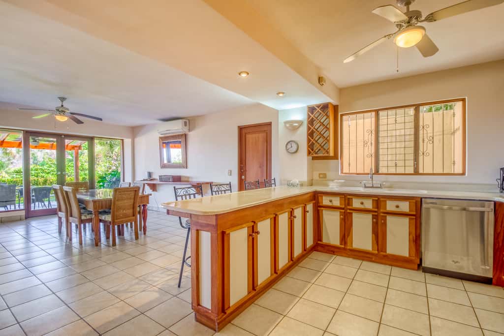 Bahia Pez Vela Resort: Ocean-View Condo