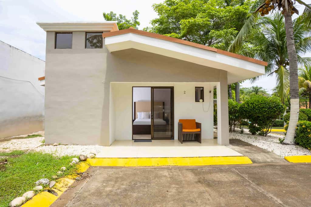 Ground-Floor Studio w/ Pool Access, Walk to Beach!