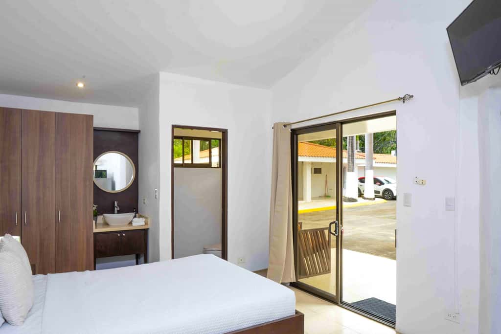 Ground-Floor Studio w/ Pool Access, Walk to Beach!