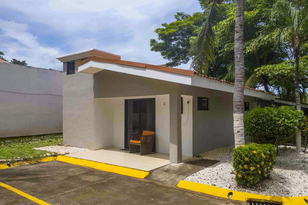 Ground-Floor Studio w/ Pool Access, Walk to Beach!