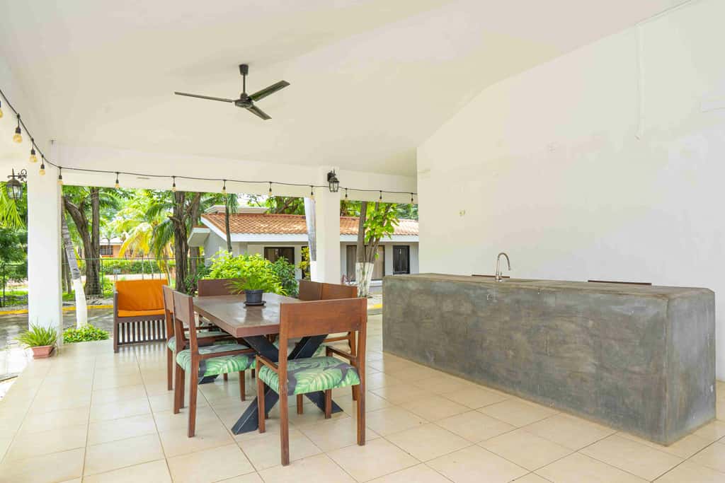 Ground-Floor Studio w/ Pool Access, Walk to Beach!