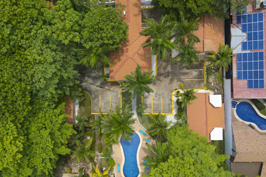Ground-Floor Studio w/ Pool Access, Walk to Beach!