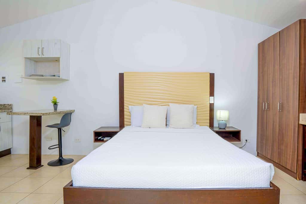 Ground-Floor Studio w/ Pool Access, Walk to Beach!
