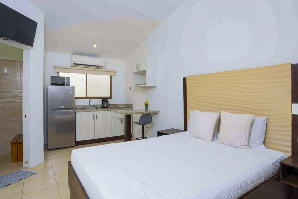 Ground-Floor Studio w/ Pool Access, Walk to Beach!