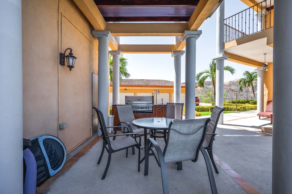 Relaxing 3BR Ocean-View Condo | 2 Balconies