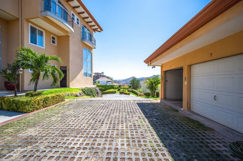 Relaxing 3BR Ocean-View Condo | 2 Balconies