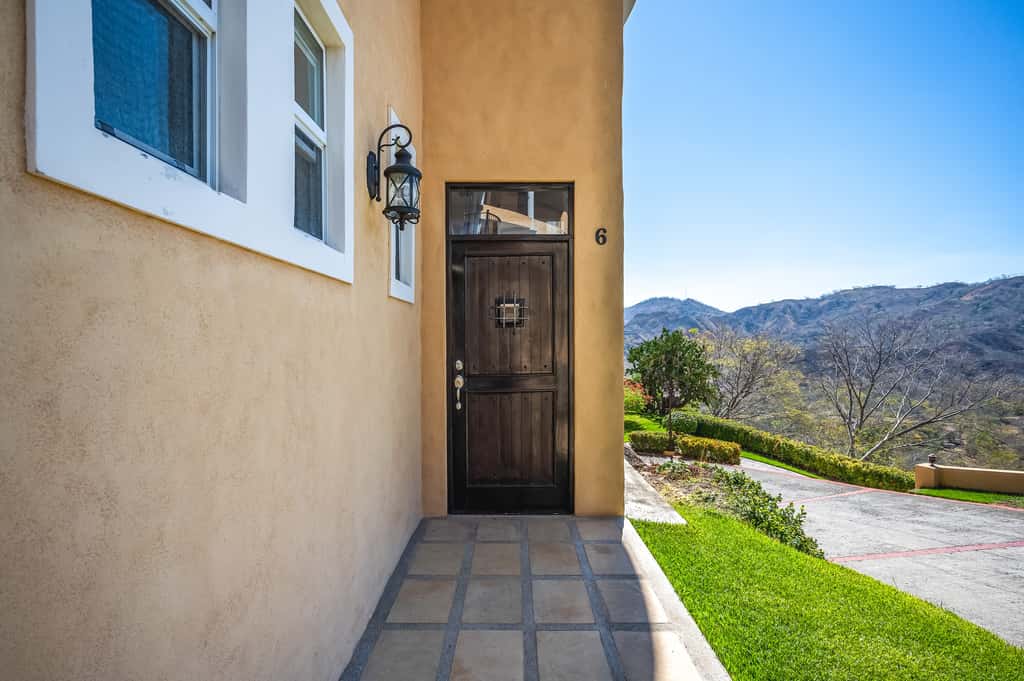 Relaxing 3BR Ocean-View Condo | 2 Balconies