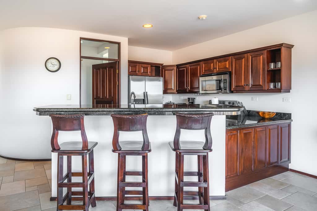 Relaxing 3BR Ocean-View Condo | 2 Balconies