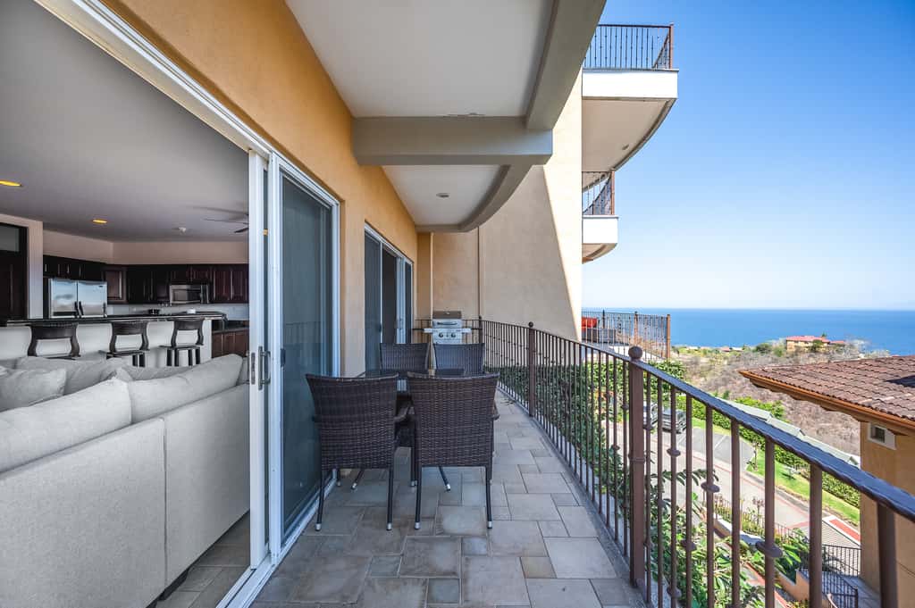 Relaxing 3BR Ocean-View Condo | 2 Balconies
