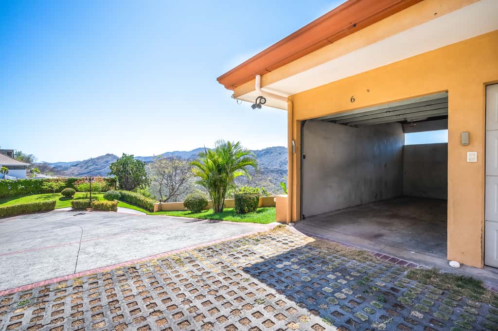 Relaxing 3BR Ocean-View Condo | 2 Balconies