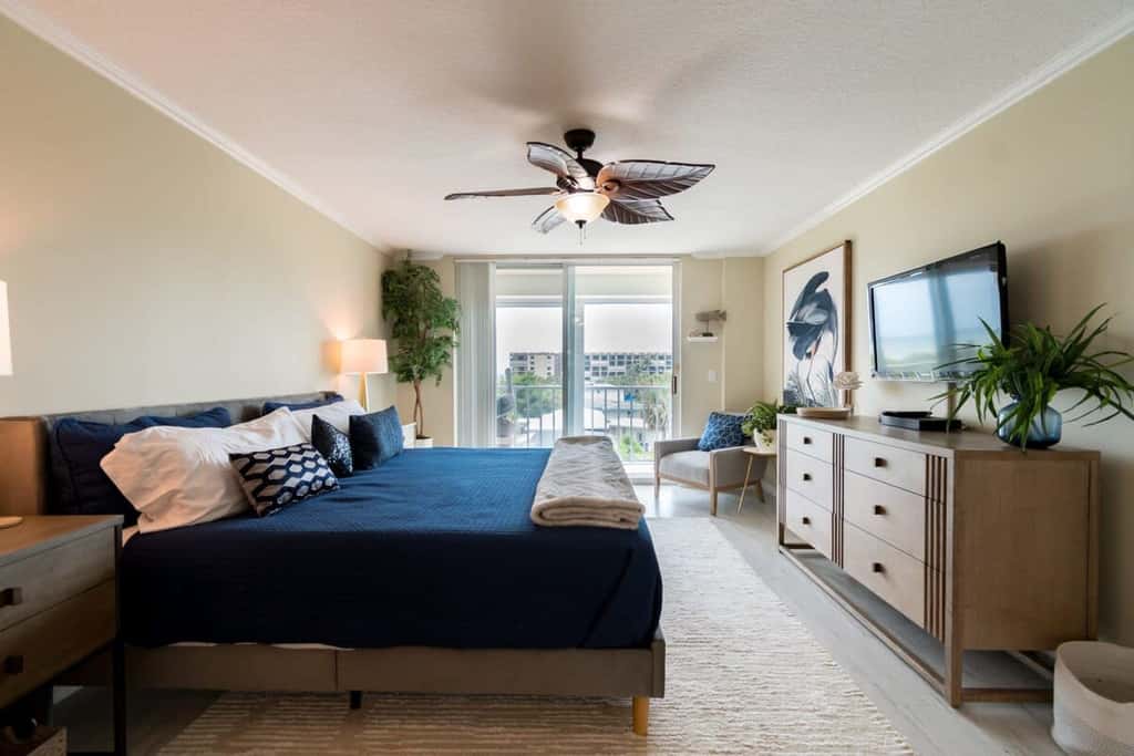 Stunning Luxury Oceanfront Condo: 90 Day Minimum