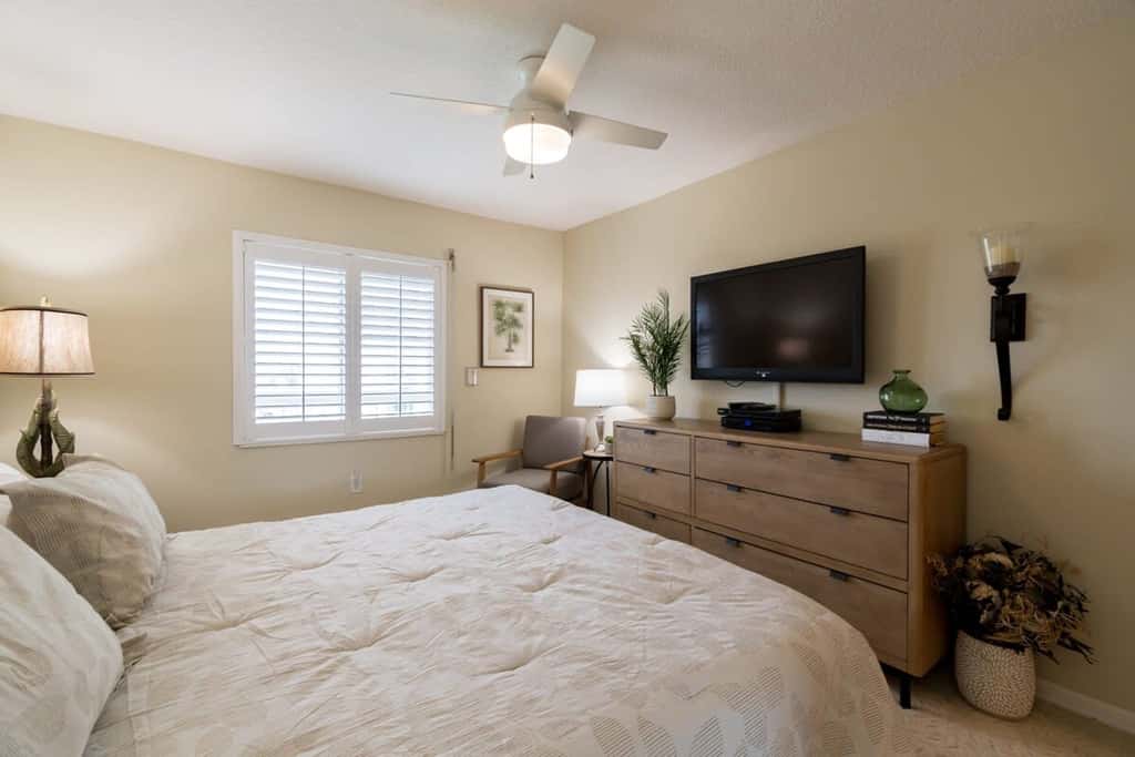 Stunning Luxury Oceanfront Condo: 90 Day Minimum