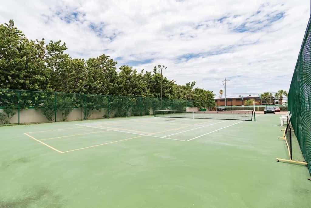 Stunning Luxury Oceanfront Condo: 90 Day Minimum