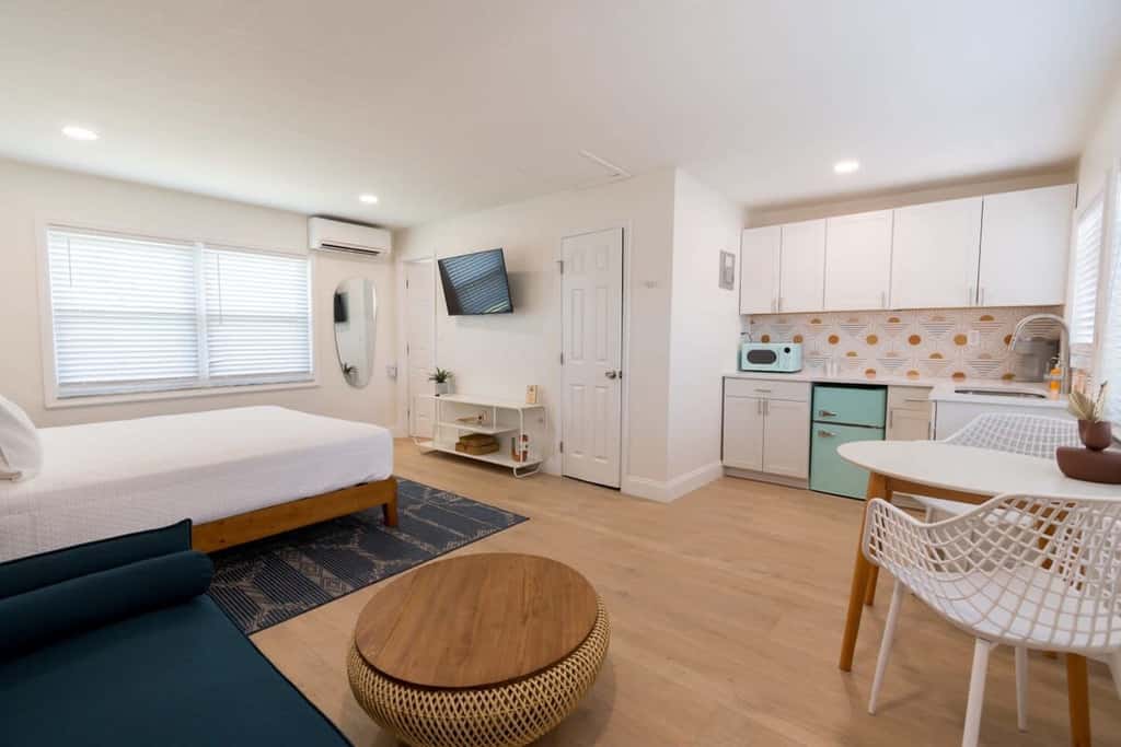 THE JUNI - Studio Steps From Beach & Downtown