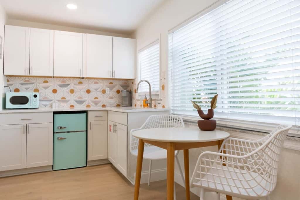 THE JUNI - Studio Steps From Beach & Downtown