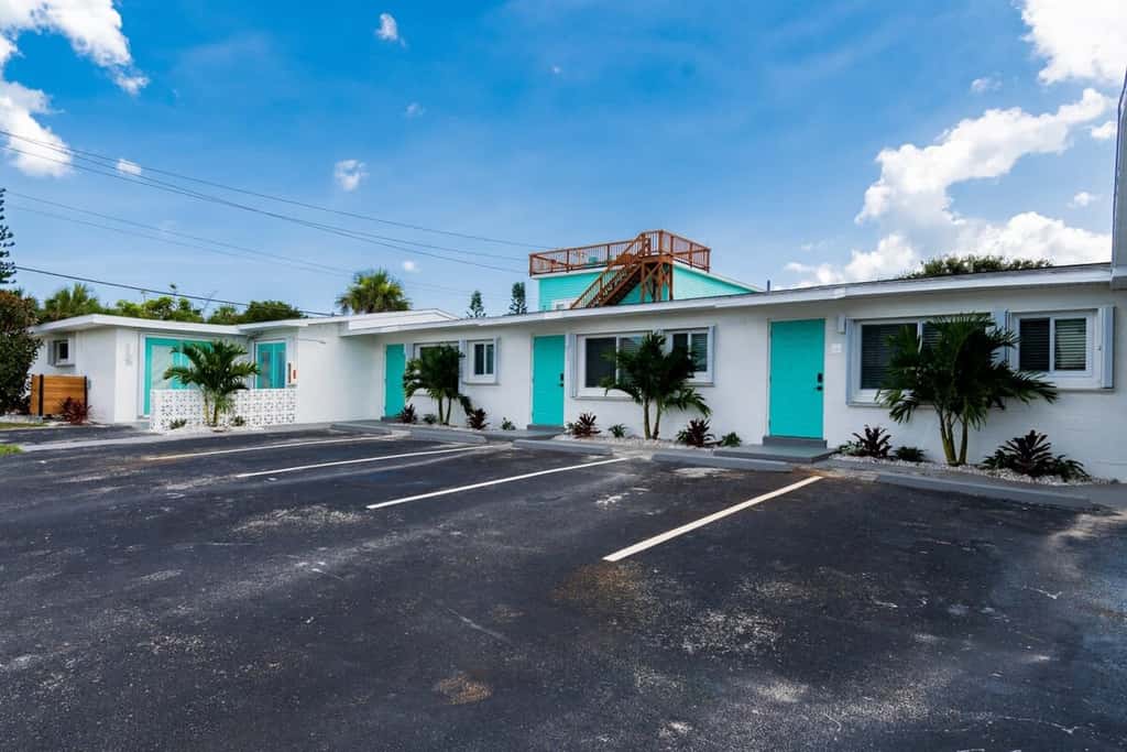 THE JUNI - Studio Steps From Beach & Downtown