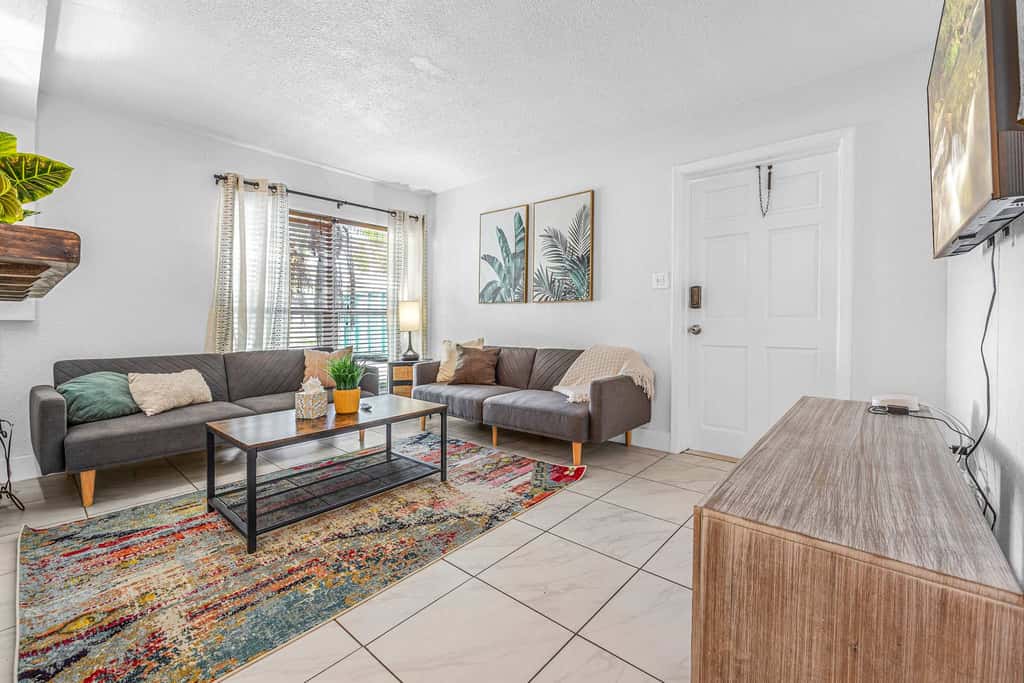 Walk to Beach - 2BR Between River & Ocean