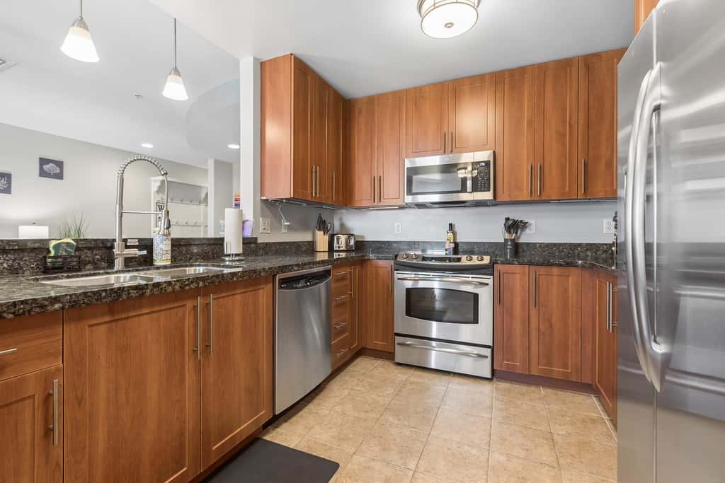 Sojourn 3BD2BA with Balcony, 3 Pools, Beach Access