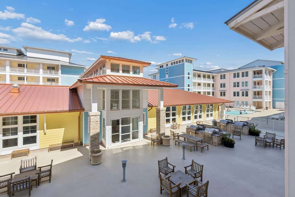 Sojourn 3BD2BA with Balcony, 3 Pools, Beach Access