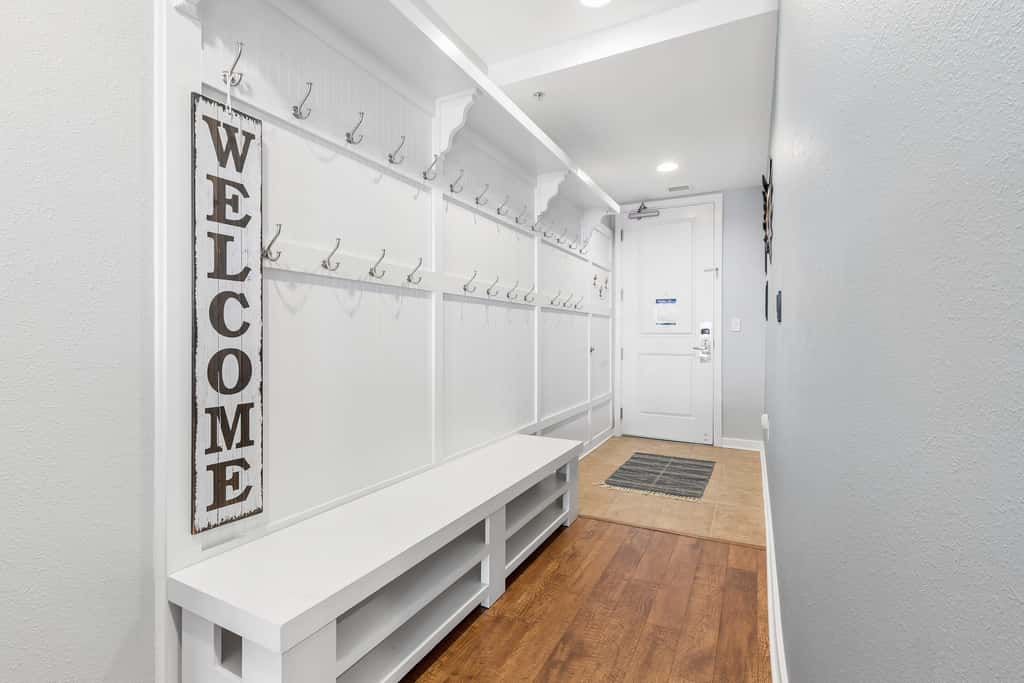 Sojourn 3BD2BA with Balcony, 3 Pools, Beach Access