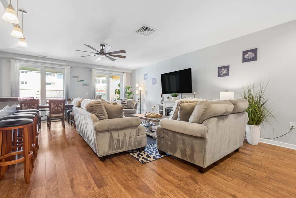 Sojourn 3BD2BA with Balcony, 3 Pools, Beach Access