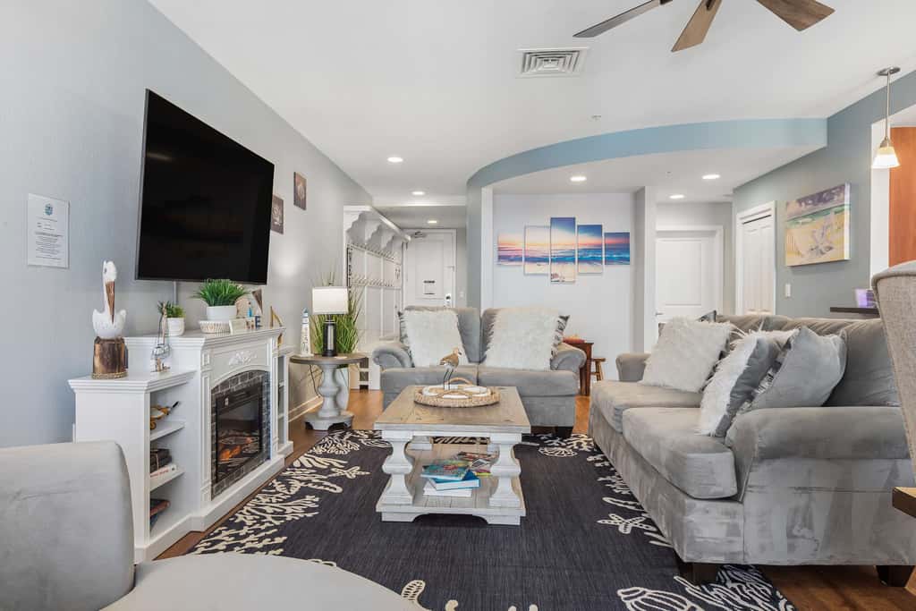 Sojourn 3BD2BA with Balcony, 3 Pools, Beach Access