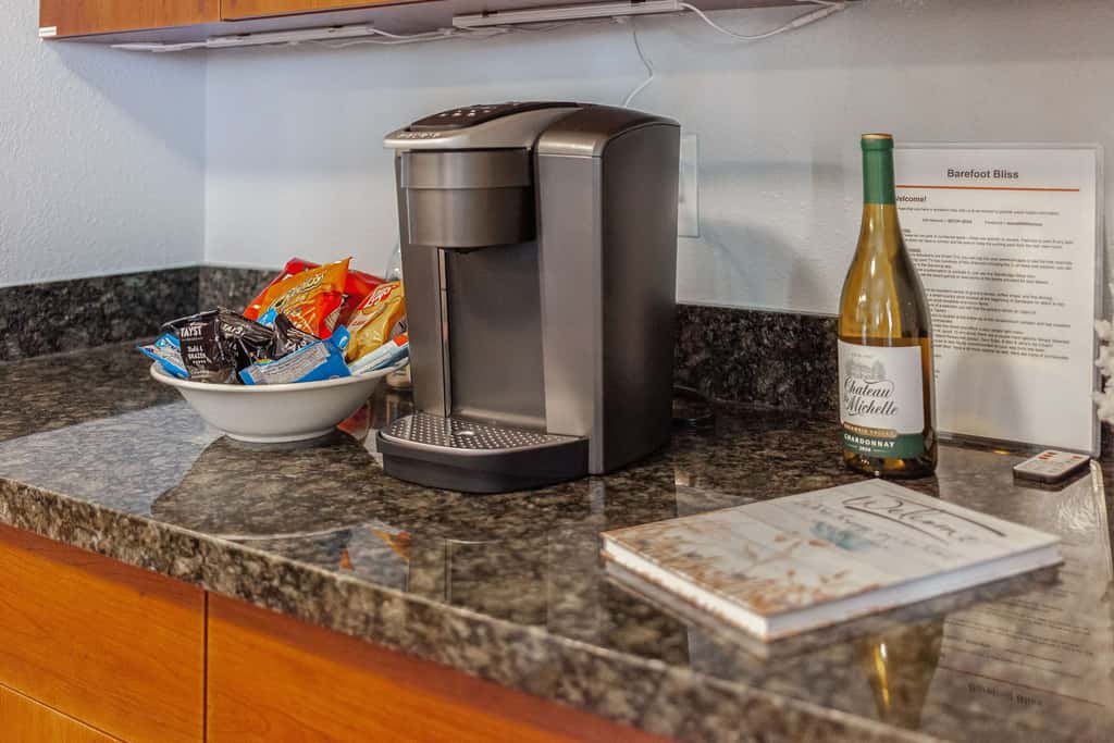 Sojourn 3BD2BA with Balcony, 3 Pools, Beach Access