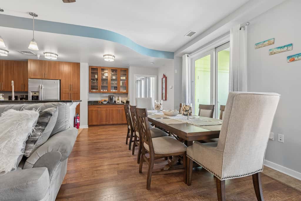 Sojourn 3BD2BA with Balcony, 3 Pools, Beach Access